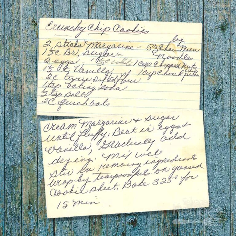 Handwritten recipe card for Crunchy Chip Cookies