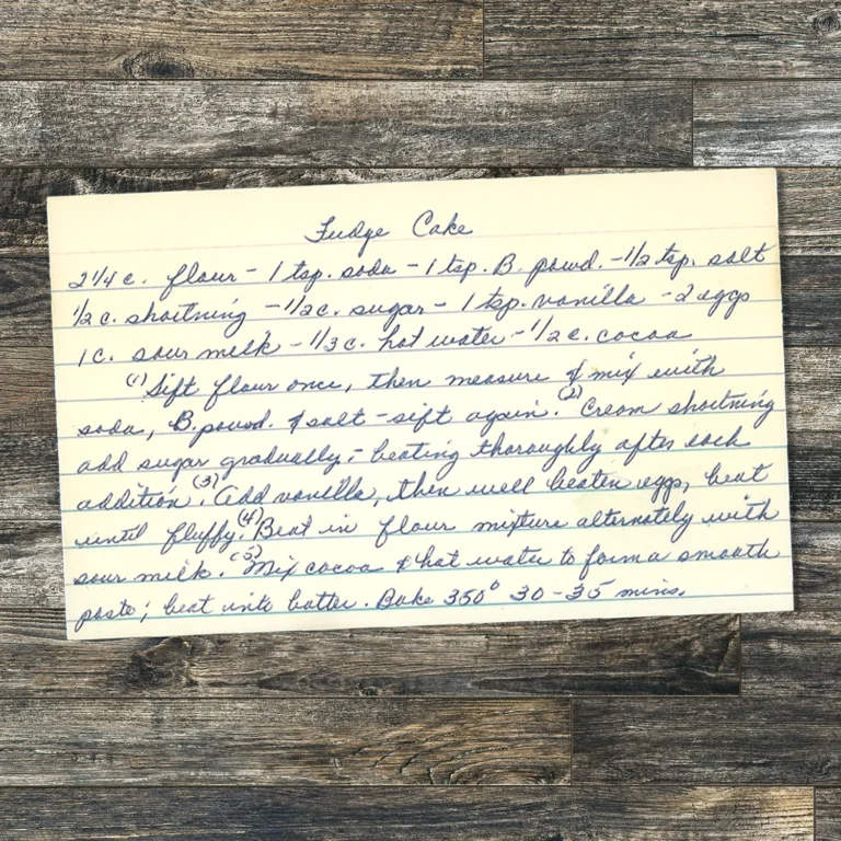 Handwritten recipe card for Fudge Cake